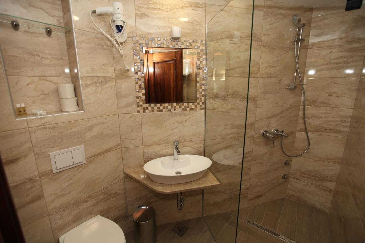 Apis Hotel Trebinje Exterior foto
