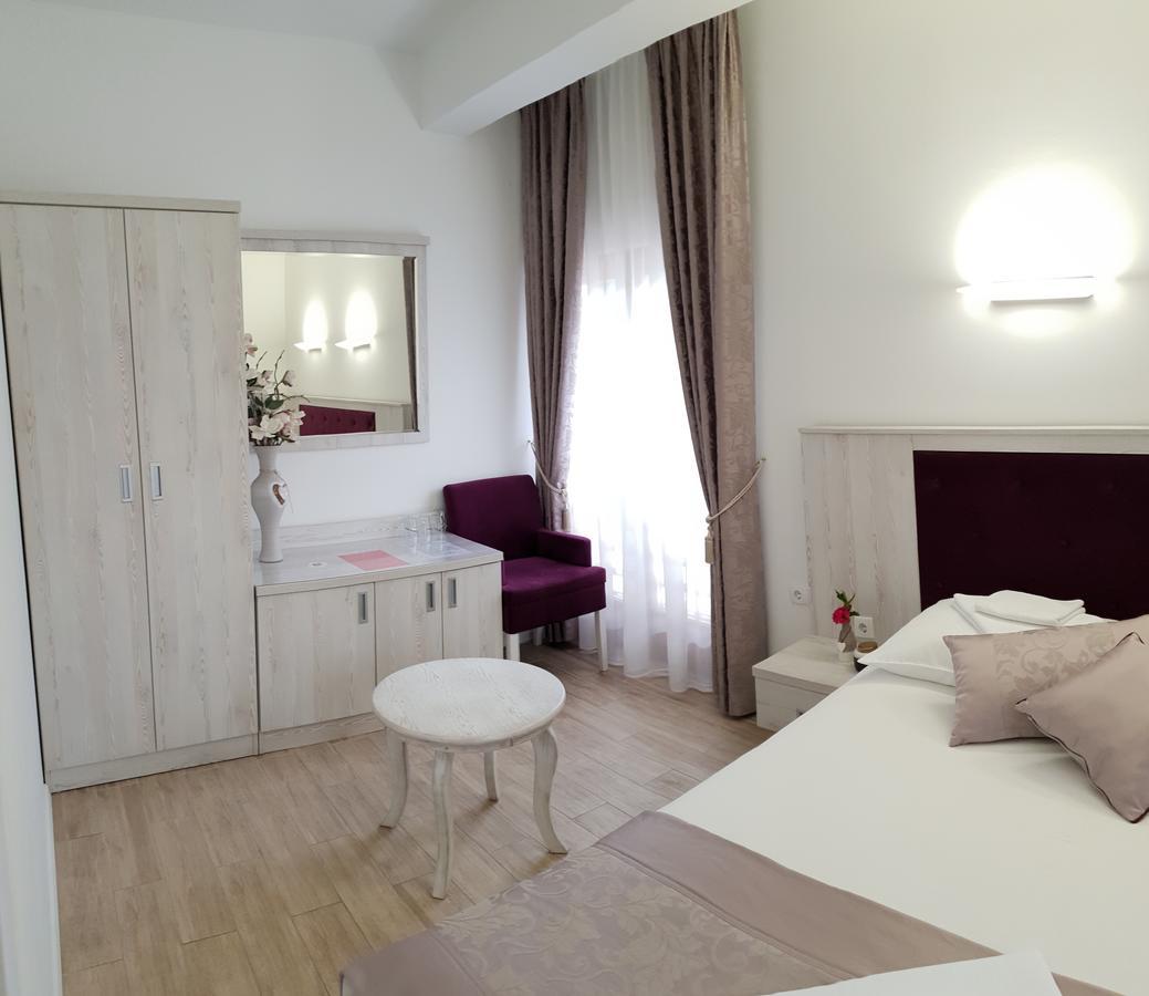 Apis Hotel Trebinje Exterior foto